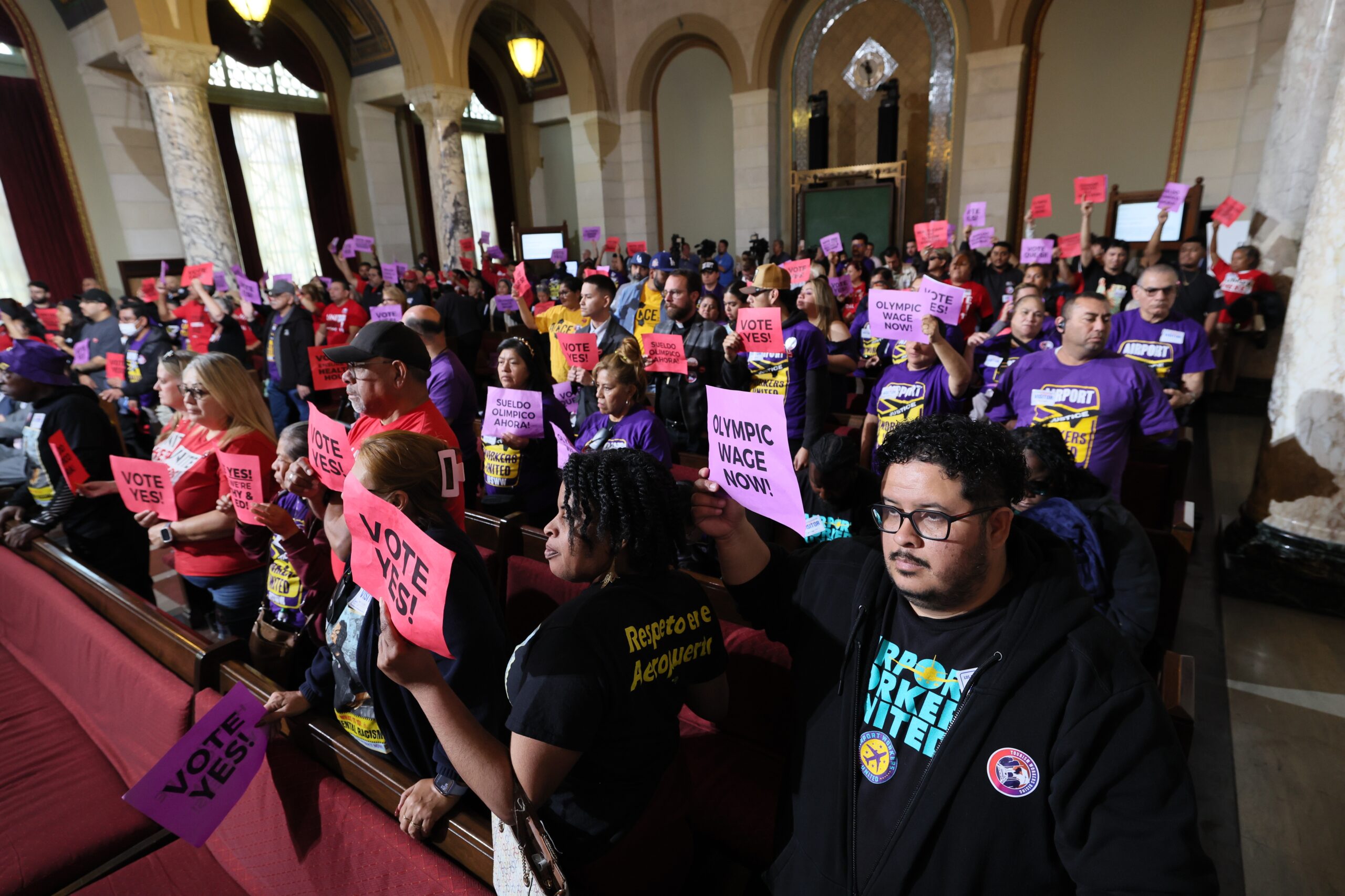 In deal with business leaders, $30 minimum wage for L.A. hotel and airport workers will be delayed