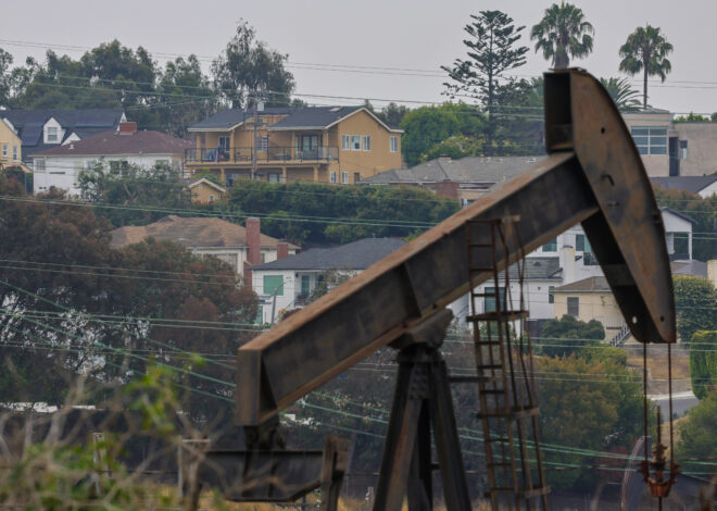 Los Angeles tries again to phase out urban oil production