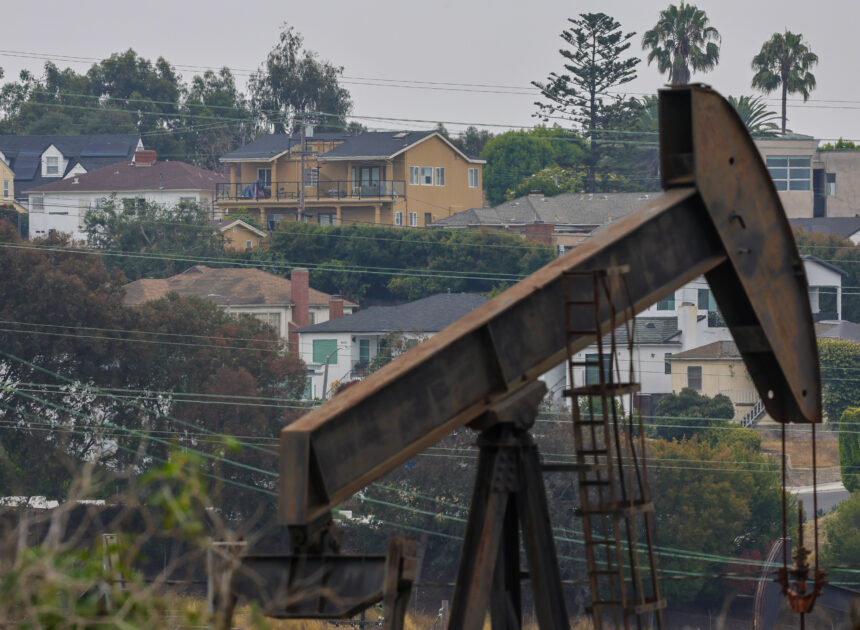 Los Angeles tries again to phase out urban oil production