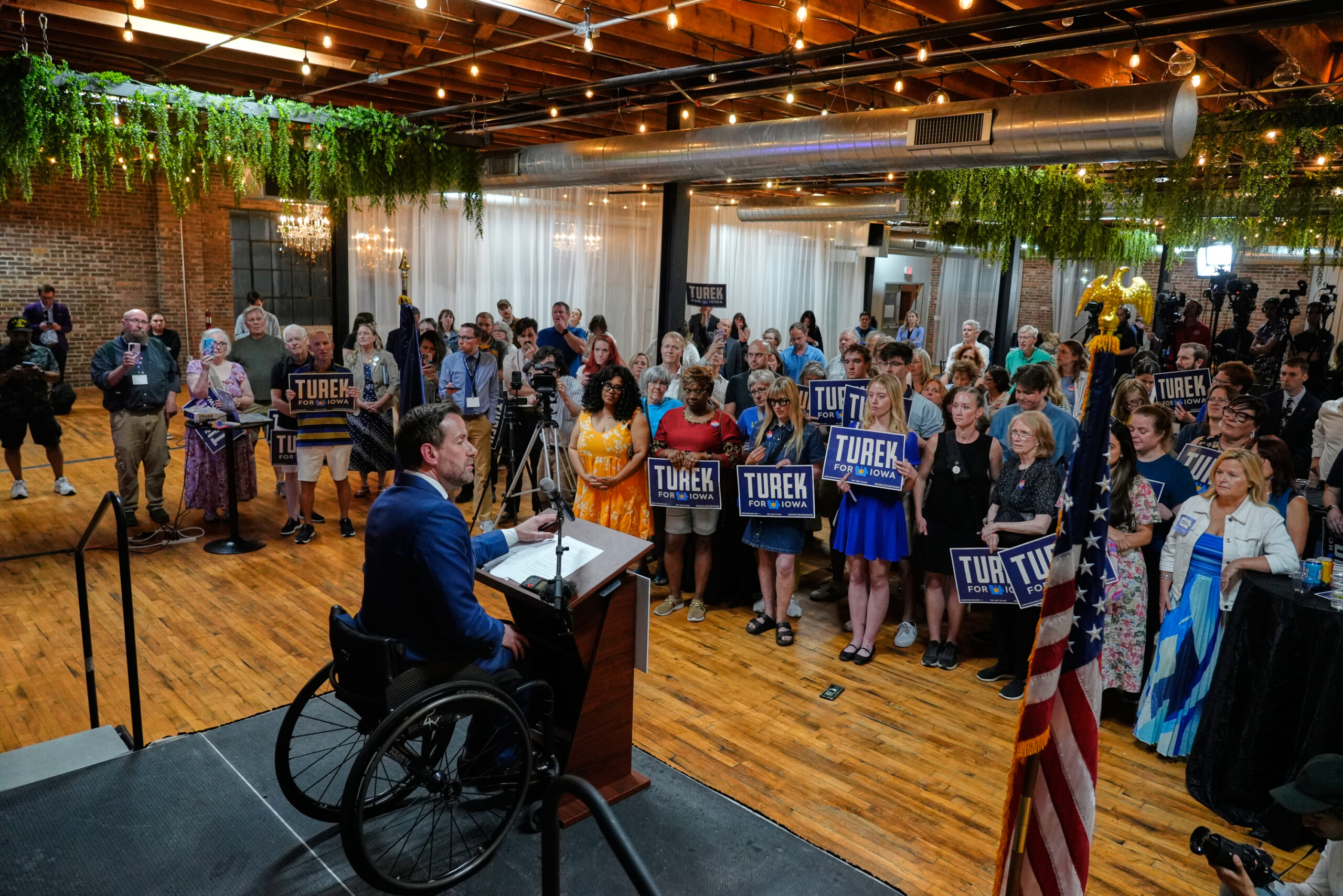 A competitive governor’s race? Not only in California