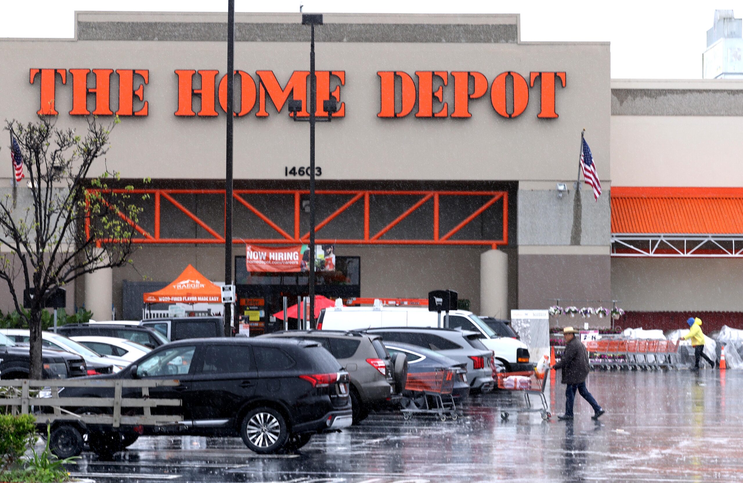State regulators crack down on polluted runoff from L.A. shopping centers, warehouses