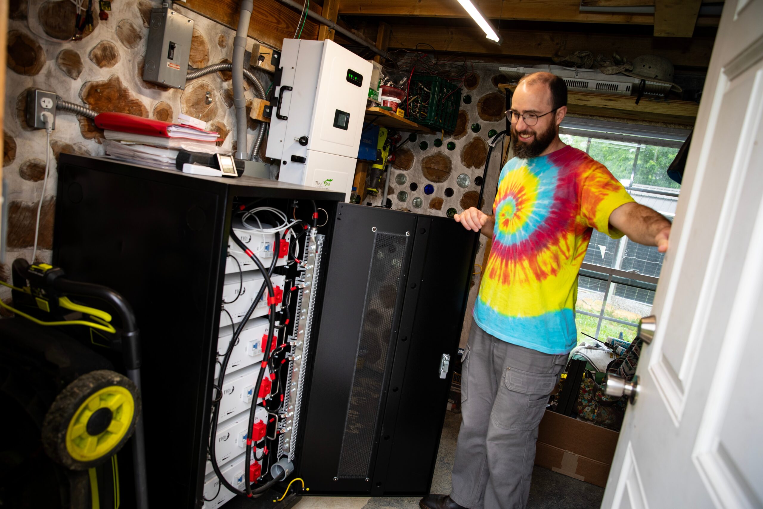 More Americans are installing solar batteries at home. Here’s why
