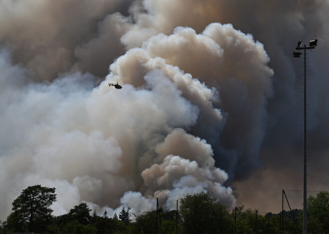 French wildfire created a monster cloud, unleashing lightning that ignited more fires