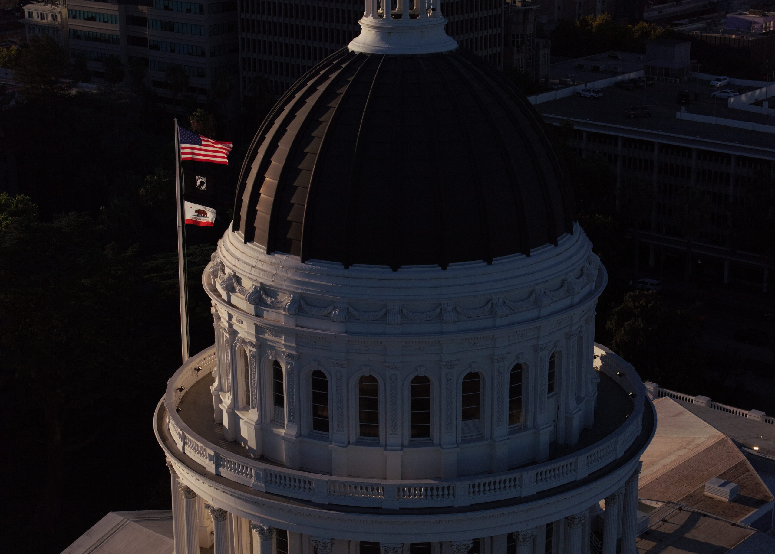 State lawmakers pass bills to punish unethical lawyers, limit hedge funds that influence cases