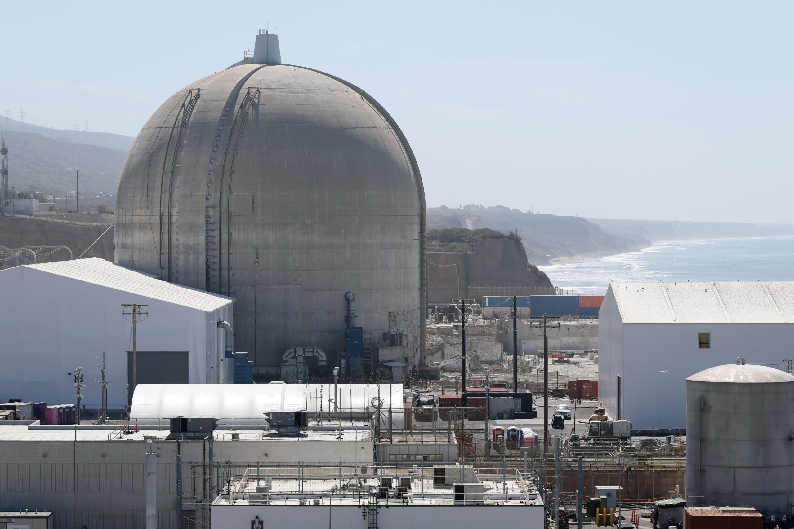 As the coast begins to crumble, the clock ticks on moving San Onofre’s radioactive waste