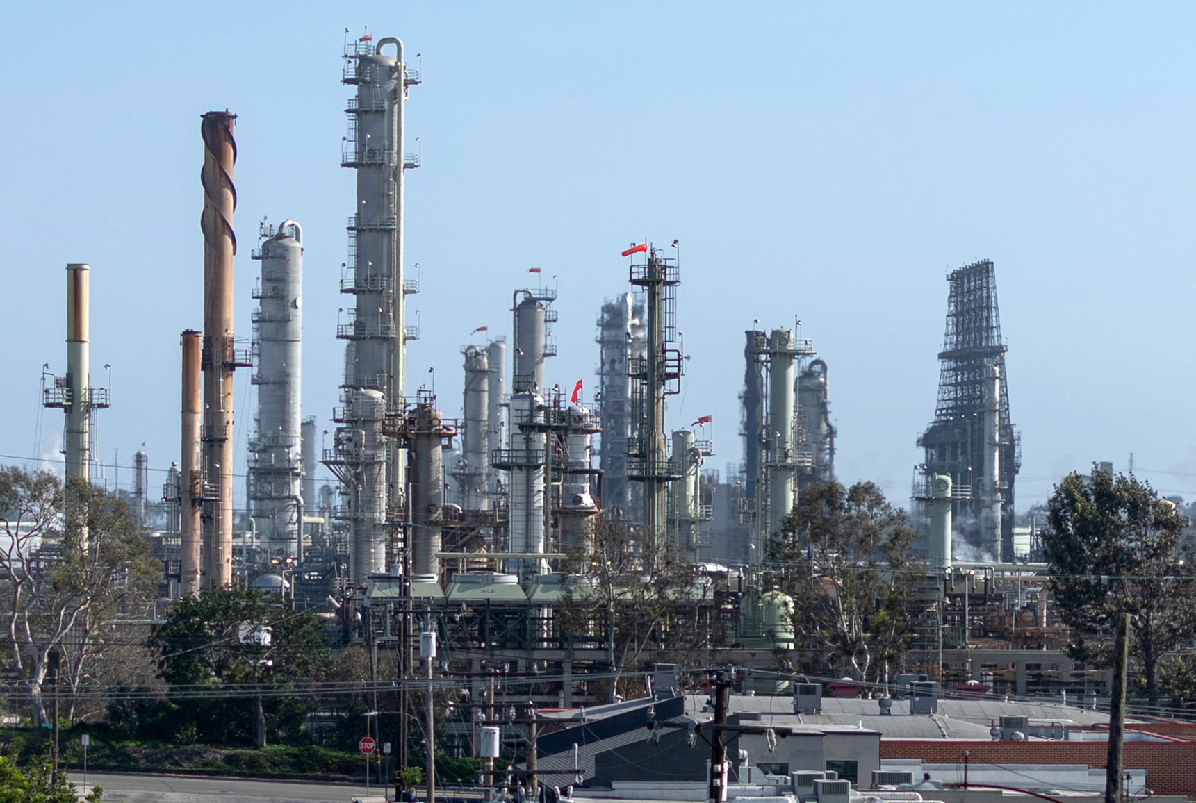 California and Washington to join forces on carbon markets, aiming to cut pollution and raise billions