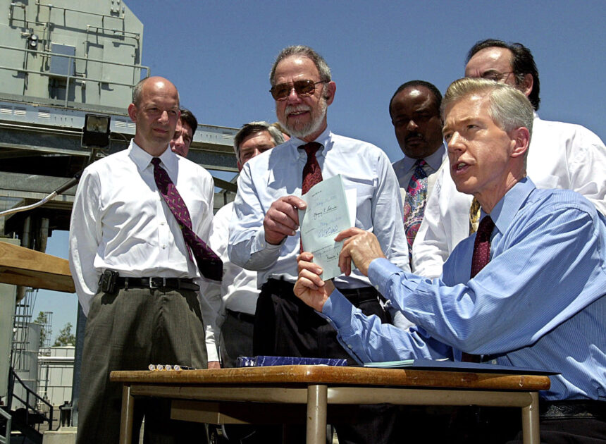 Byron Sher, an uncomfortable politician who left an indelible mark on California’s environment, dies at 98